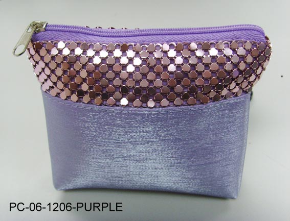  Metallic Pouch ()