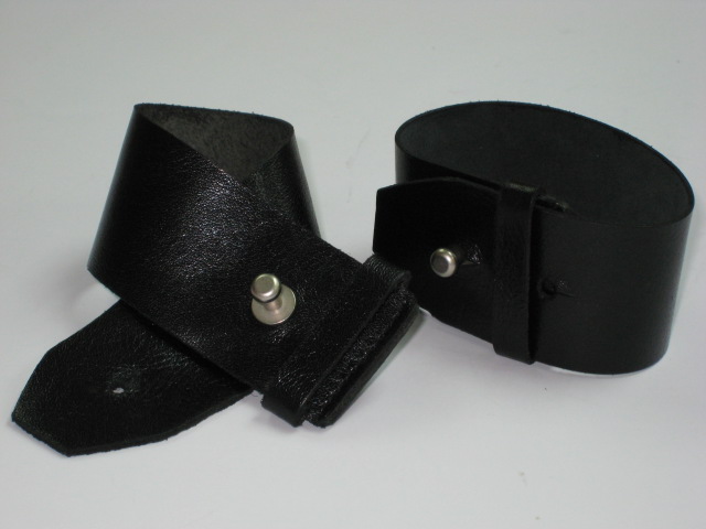  Leather Bracelet (Leder-Armband)