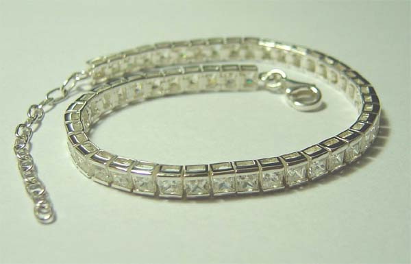  Sterling Silver With White Cz Charm Bracelet ( Sterling Silver With White Cz Charm Bracelet)