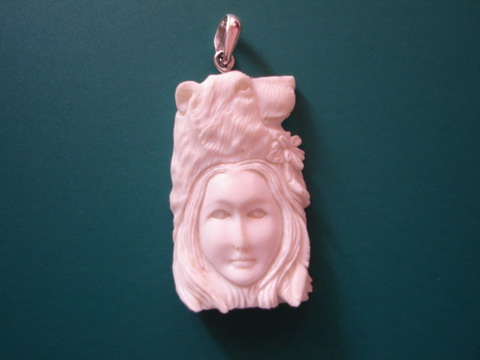  Bone Pendant (Bone Pendentif)