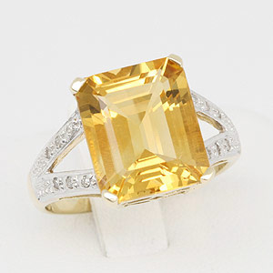  9k Solid Yg Genuine 5. 1 Ct Citrine & Diamond Ring ( 9k Solid Yg Genuine 5. 1 Ct Citrine & Diamond Ring)