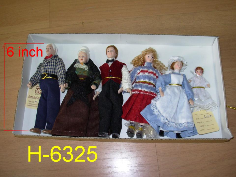  Family Dolls ( Family Dolls)