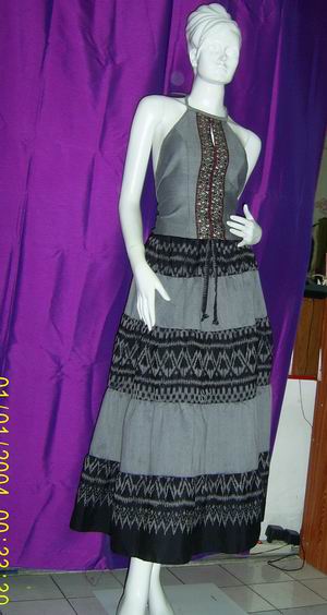  Women Dress (Les femmes s`habillent)