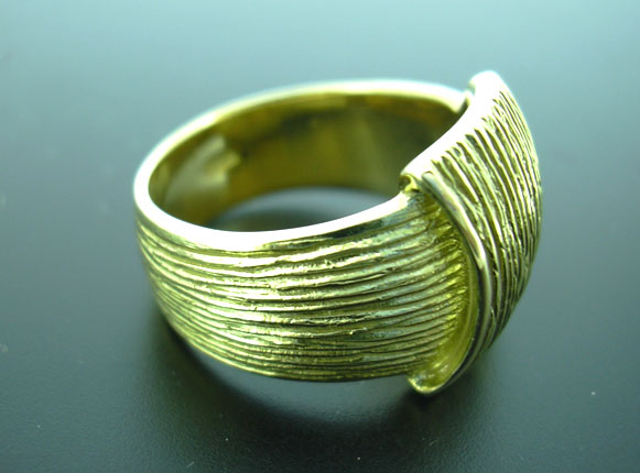  Gold Ring (Bague en or)