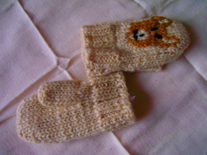  Hand Knitted Glove (Gants tricotés à la main)