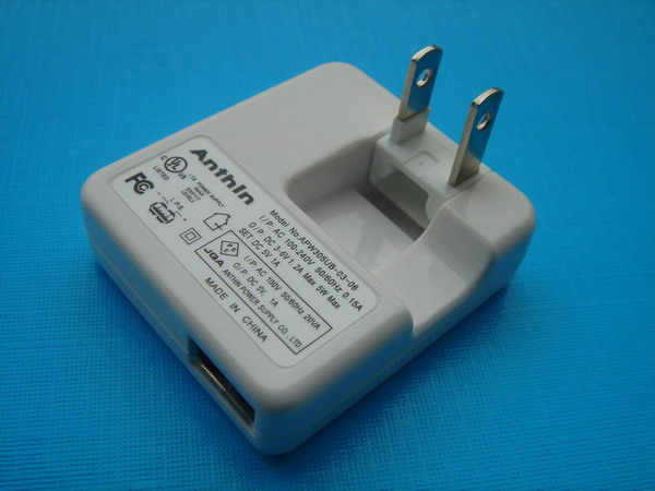  USB Travel Charger, 5v / 1a, MP3 / MP4 / PMP / Battery / Ipod Charger (USB Travel зарядное устройство, 5V / 1A, MP3 / MP4 / PMP / батареи / Ipod зарядного)