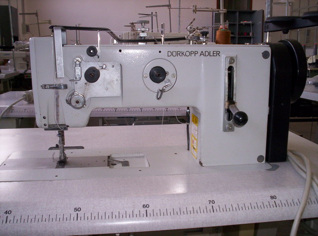  Used Industrial Sewing Machine (Utilisé machine à coudre industrielle)