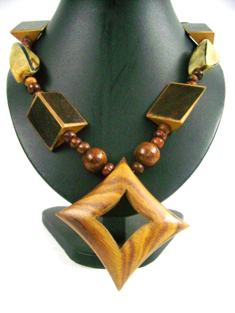  Wooden Jewelry (Bijoux en bois)