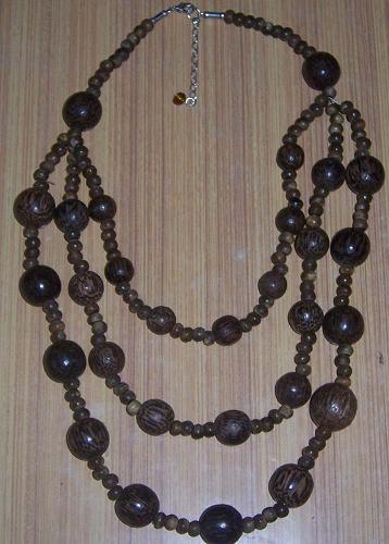  Wooden Beaded Necklace (Holz-Kette mit)