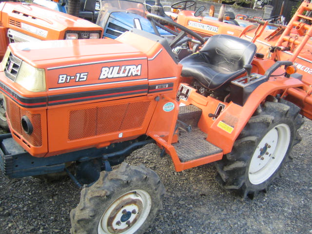  Kubota B1-15 4WD Tractor ( Kubota B1-15 4WD Tractor)