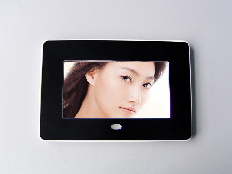  7 Digital Photo Frame (With Photo View / MP4) (7 Digital Photo Frame (avec photo Voir / MP4))