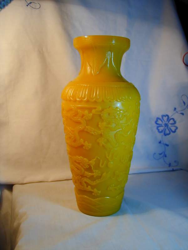 Snuff Bottle And Engraved Glass Vase (Snuff и гравированные бутылки стеклянной вазе)