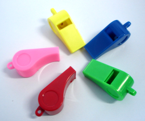  Plastic Whistle (Sifflet plastique)