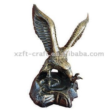  Eagle Statue (Статуя орла)