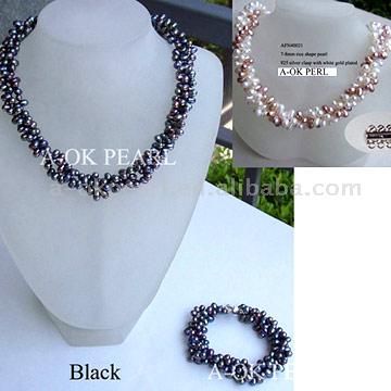  Four Strand Pearl Necklace (Vier Strand Pearl Necklace)