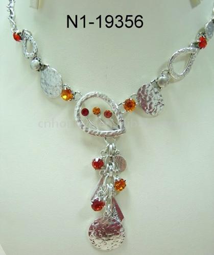  Necklace (Collier)