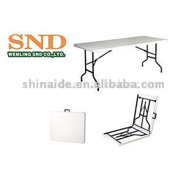  Outdoor Table and Bench (Outdoor table et un banc)