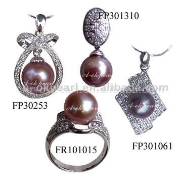  18k Gold Pearl Pendants Ring (18k Gold Pearl Pendants Ring)