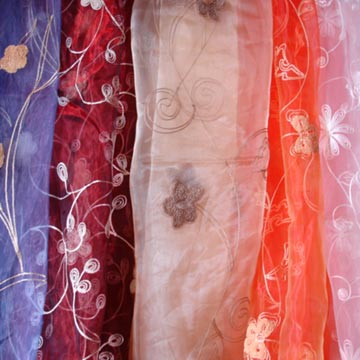  Embroidered Curtain (Rideau brodé)