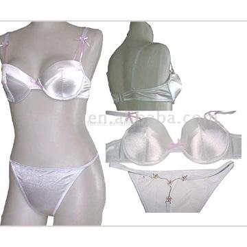  Lingerie Set with Satin Material (Lingerie Ensemble avec Satin Matériel)