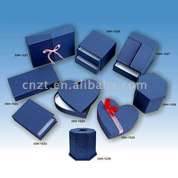  Gift Boxes (Les coffrets cadeaux)