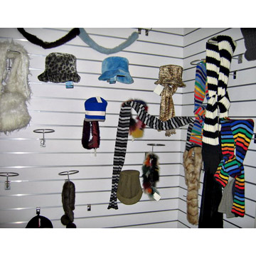  Caps, Scarves and Gloves (Casquettes, foulards et des gants)