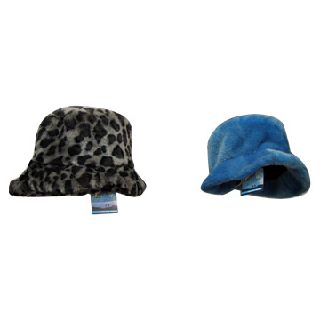  Caps and Scarves (Casquettes et des foulards)