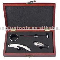  Wine Box with 4 Accessories (Wein-Box mit 4 Zubehör)