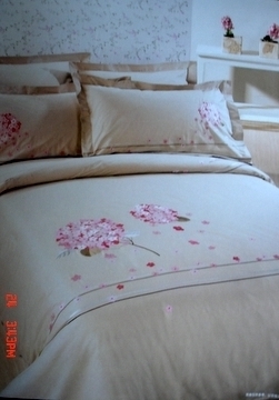  Four-Piece Bedding Set (Quatre pièces Ensemble de literie)