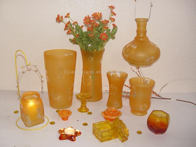  Hand Painted Vases and Hurricane Lamps (Les vases peints à la main et l`ouragan Lampes)