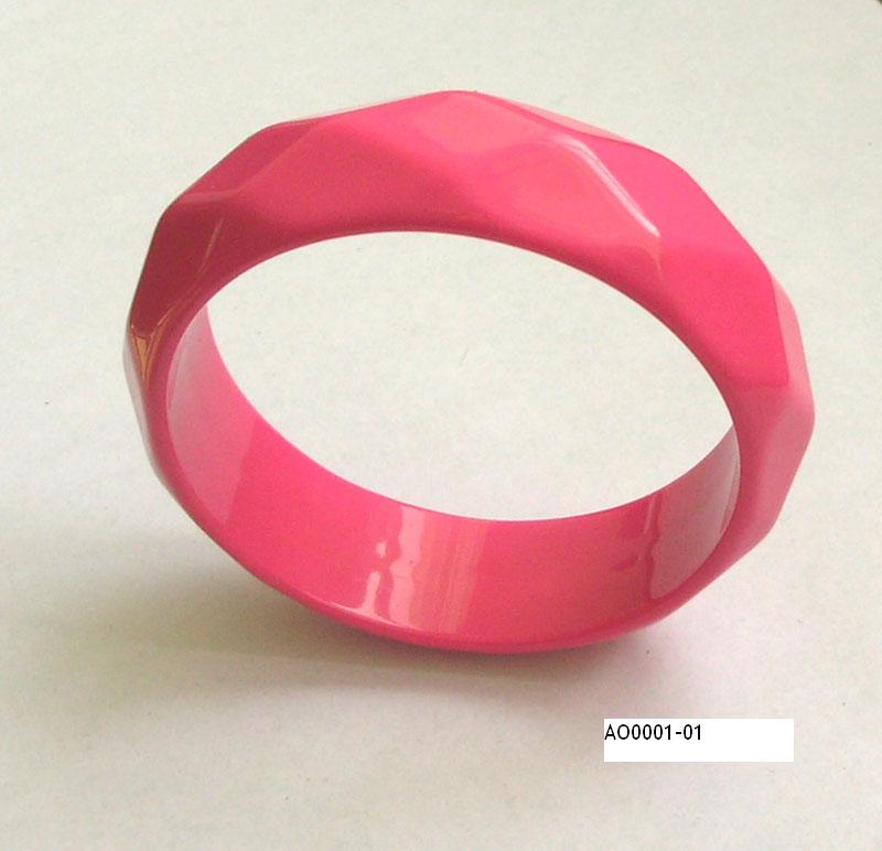  Faceted Resinous Bangle (Facettes Résineux Bangle)