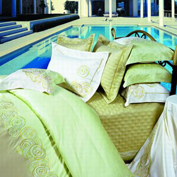  7pc Jacquard and Embroidered Bedding Set ( 7pc Jacquard and Embroidered Bedding Set)