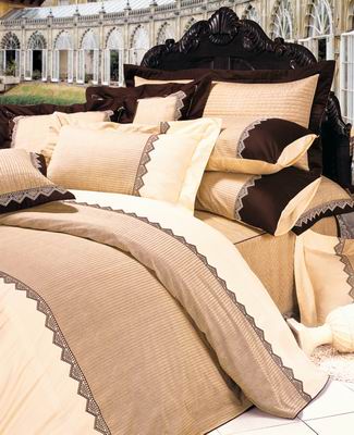  6pc Embroidered and Printed Bedding Set (6pc brodés et imprimés Taies)