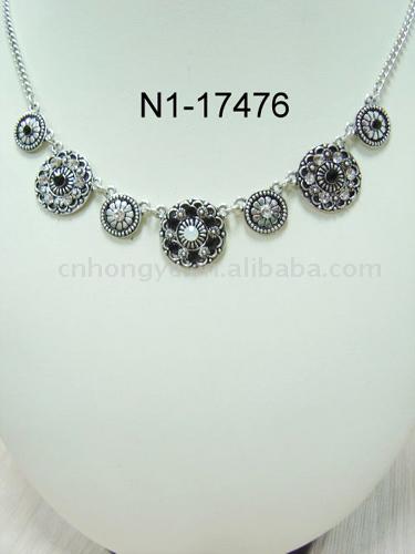  Necklace (Collier)