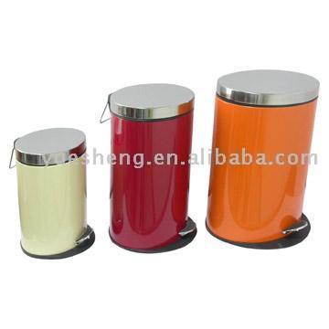  Round Step Bin with Leatherette Cover (Round Step Bin avec couverture en similicuir)