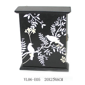  Wooden Key Box with White & Black Design (Boîte en bois pièce de White & Black Design)