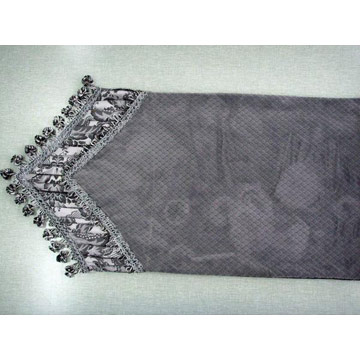  Table Runner with Onion Trim ( Table Runner with Onion Trim)