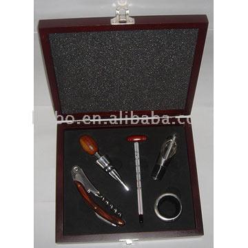  5pcs Wine Accessories Set in Wooden Box (5 шт Винные аксессуары набор в деревянном ящике)