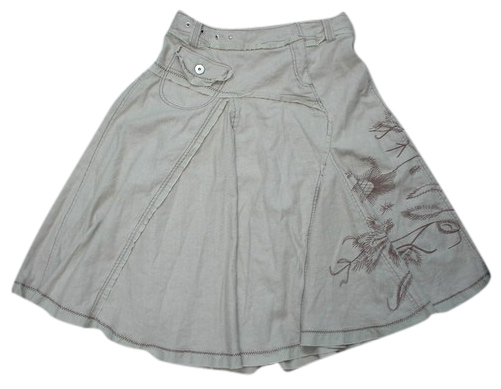  Raw Seam Skirt with Embroidery (Raw Seam Jupe avec de la broderie)