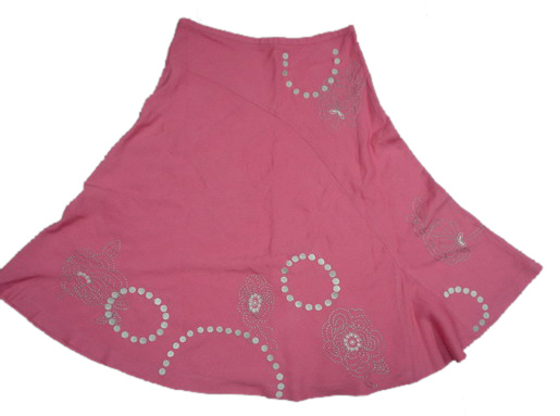  Skirt with Embroidery on the Back (Jupe avec broderies sur le retour)