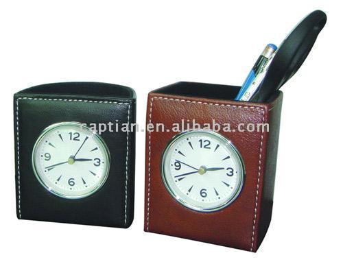  Leather Pen Holder with Clock (Leder Stifthalter mit Uhr)