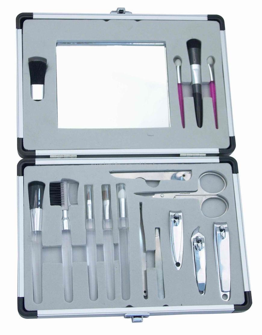  17pc Manicure Set with Aluminum Case (17pc Маникюрный набор с алюминием дела)