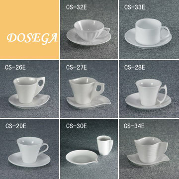  Cups and Saucers (Tasses et soucoupes)