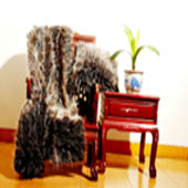  Synthetic Fur Cushion and Throw (Fourrure synthétique Coussin et Throw)