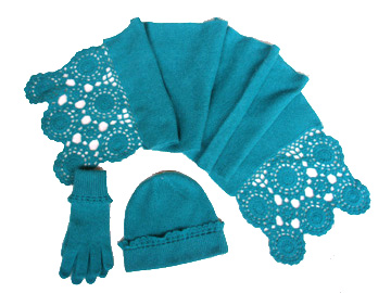  Scarf, Hat and Gloves (Écharpe, bonnet et gants)