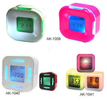  Colorful Rotating Clock (Colorful rotative Horloge)