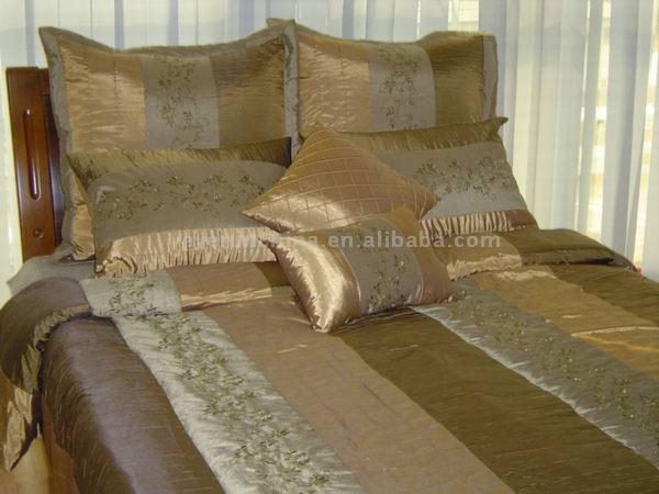  Taffeta Embroidery Patched 7pcs Comforter Set ( Taffeta Embroidery Patched 7pcs Comforter Set)