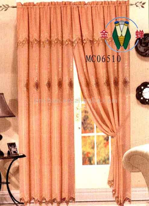  Embroidered Curtain (Rideau brodé)