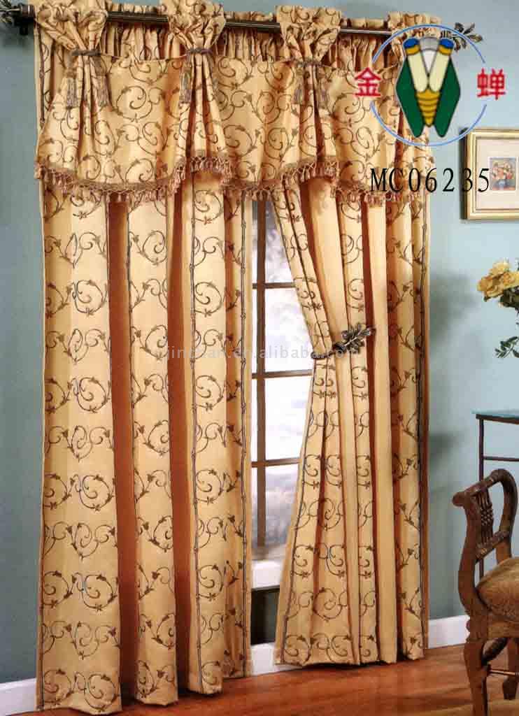  Embroidered Curtain (Rideau brodé)