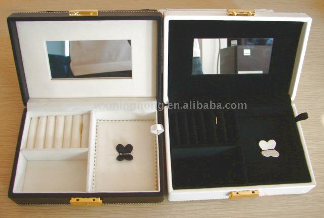  Leather Boxes (Boîtes en cuir)